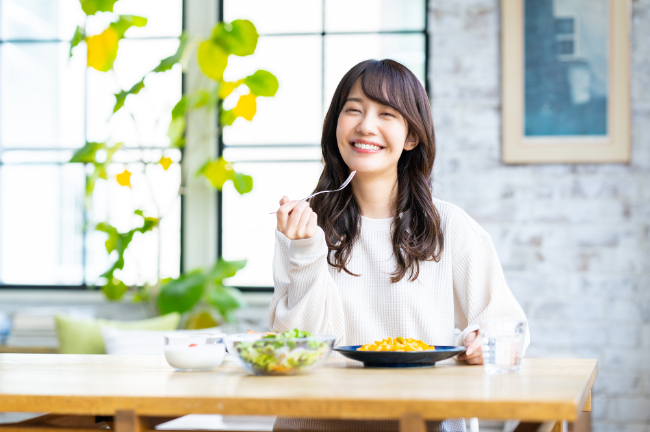 虫歯治療をして食事を楽しめるようになった女性
