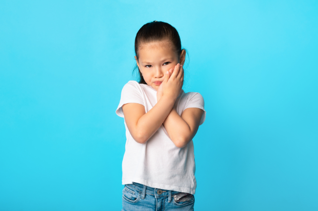 虫歯で歯が痛い子供